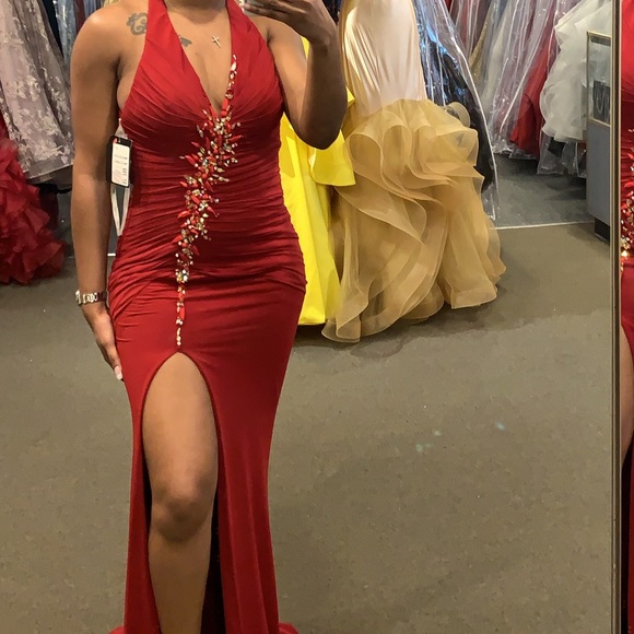 Beautiful Red Gown - Picture 1 of 4